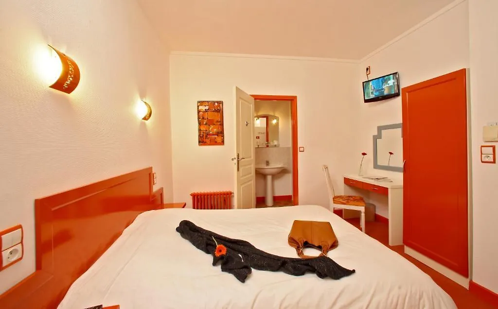 Hotel Le Coin Des Halles Cahors 2*,